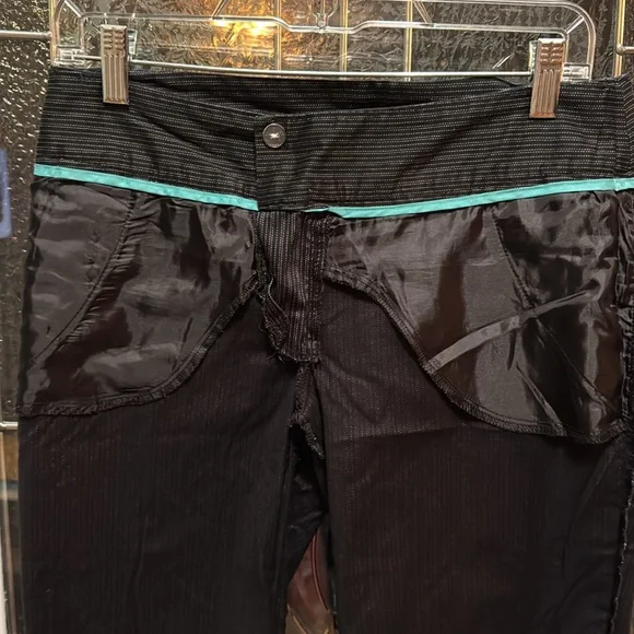 Candies capri pants size 7. - Picture 10 of 14